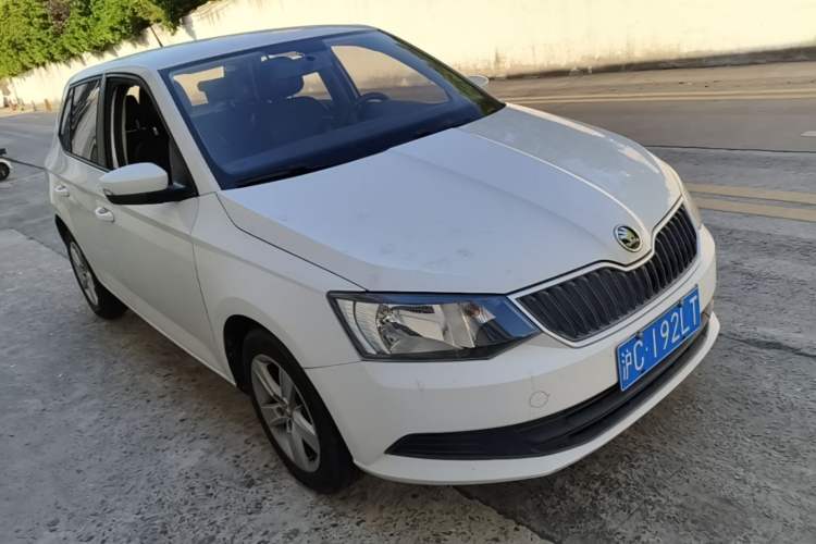 Used Skoda Fabia 2016 1.4L Automatic Car Enjoy Edition Front Right 45 Deg