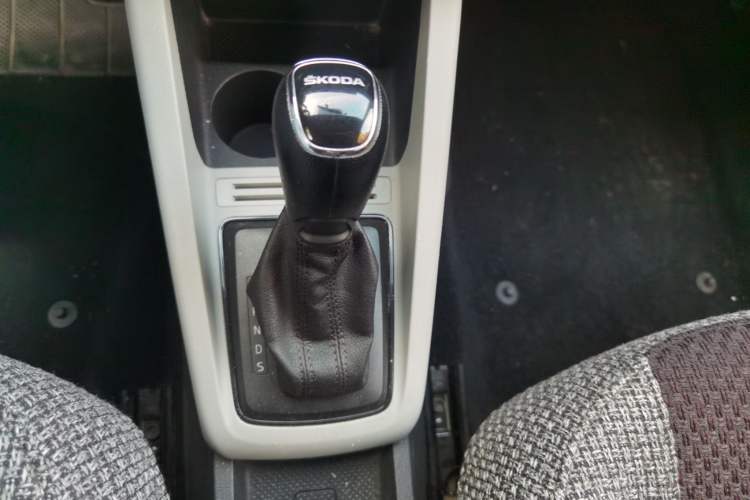 Used Skoda Fabia 2016 1.4L Automatic Car Enjoy Edition Gear Lever