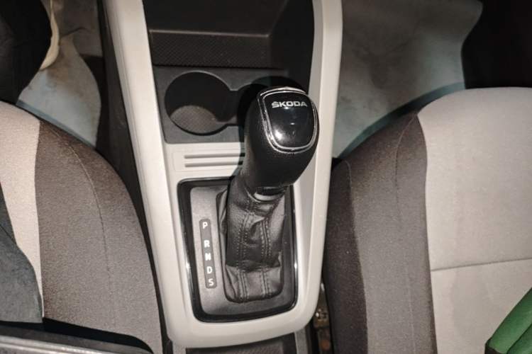 Used Skoda Fabia 2016 1.4L Automatic Car Enjoy Edition Gear Lever