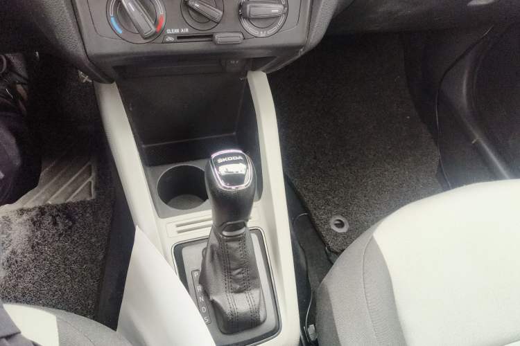 Used Skoda Fabia 2016 1.4L Automatic Car Enjoy Edition Gear Lever