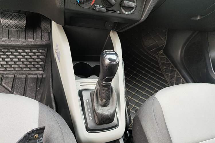 Used Skoda Fabia 2016 1.4L Automatic Car Enjoy Edition Gear Lever