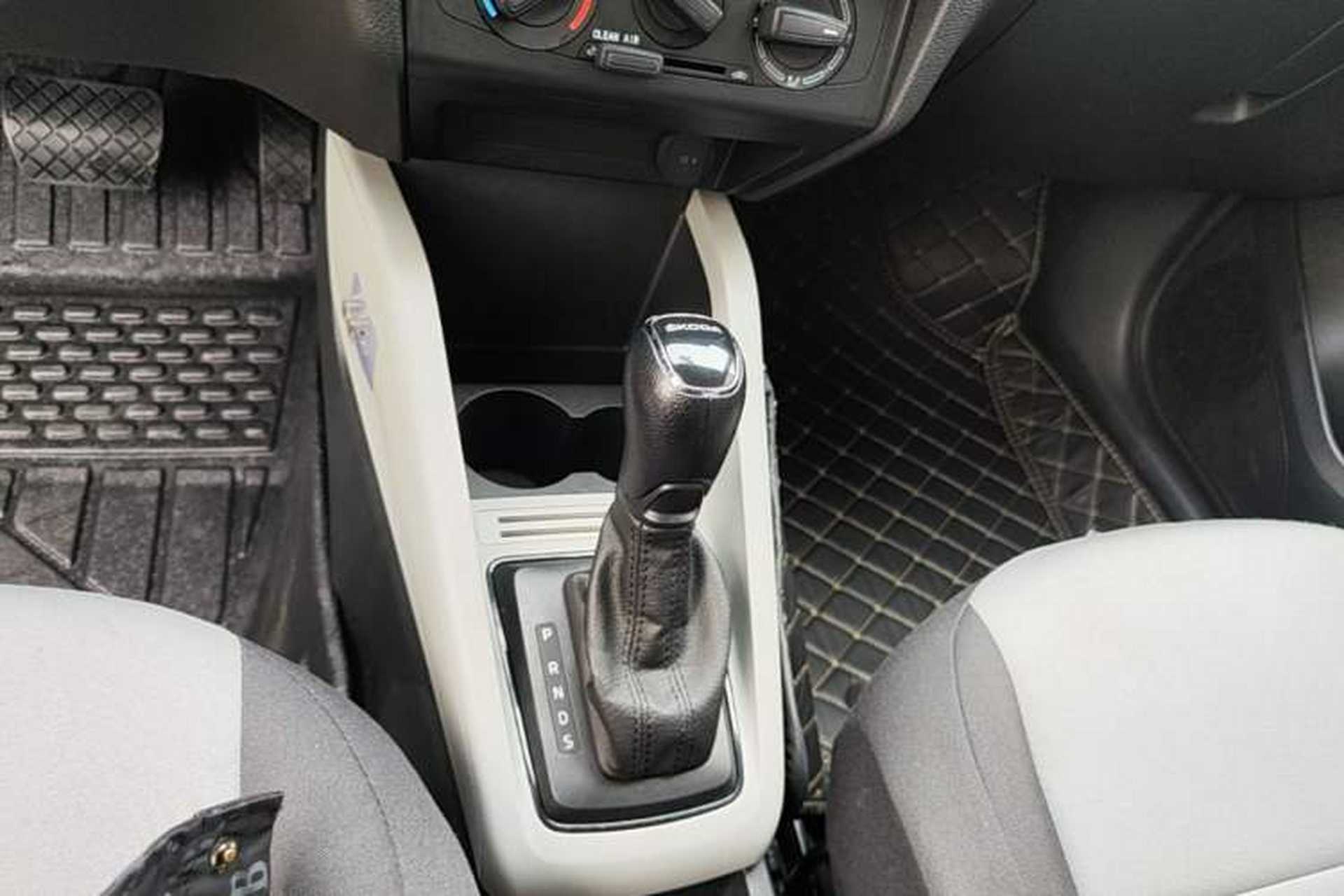 Used Skoda Fabia 2016 1.4L Automatic Car Enjoy Edition Gear Lever