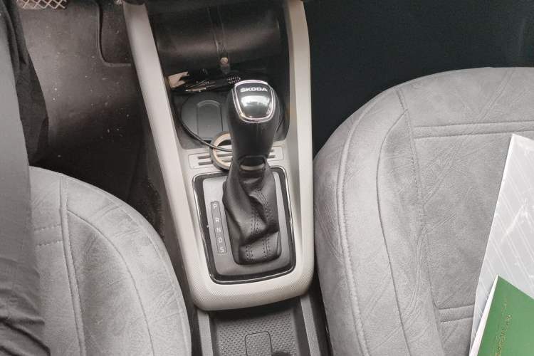 Used Skoda Fabia 2016 1.4L Automatic Car Enjoy Edition Gear Lever