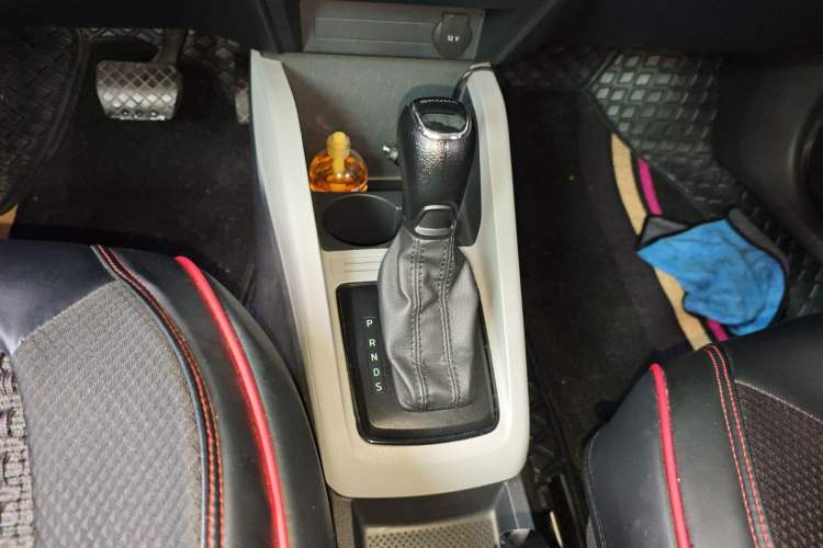 Used Skoda Fabia 2016 1.4L Automatic Car Enjoy Edition Gear Lever