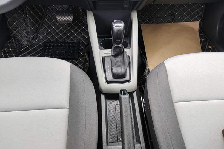 Used Skoda Fabia 2016 1.4L Automatic Car Enjoy Edition Gear Lever