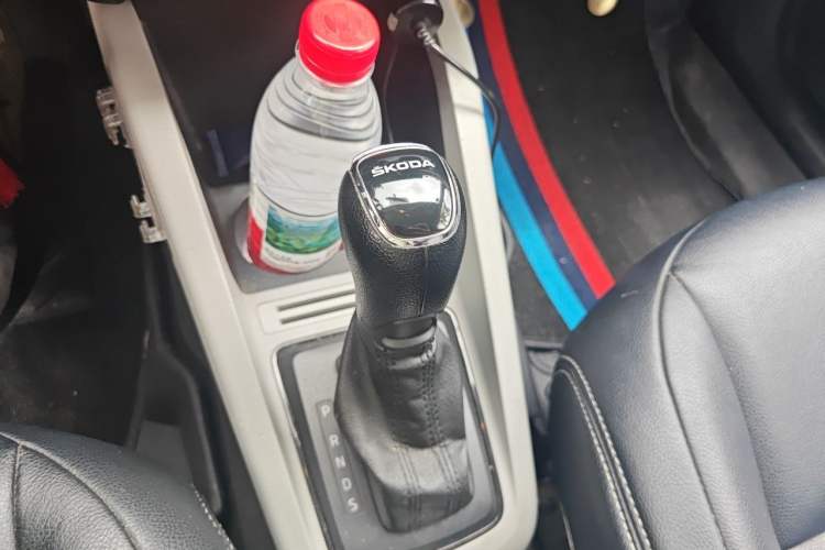 Used Skoda Fabia 2016 1.4L Automatic Car Enjoy Edition Gear Lever