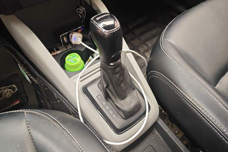 Used Skoda Fabia 2016 1.4L Automatic Car Enjoy Edition Gear Lever