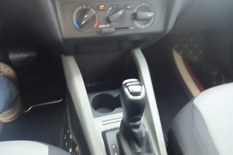 Used Skoda Fabia 2016 1.4L Automatic Car Enjoy Edition Gear Lever