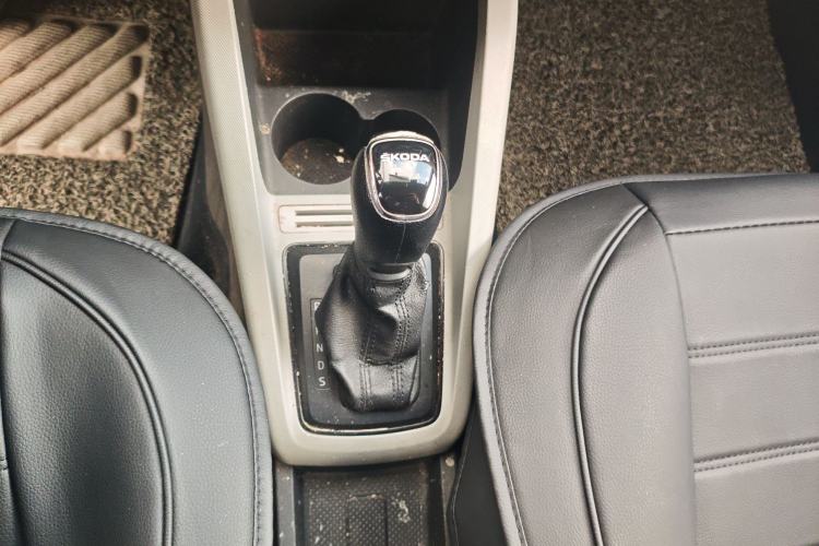 Used Skoda Fabia 2016 1.4L Automatic Car Enjoy Edition Gear Lever
