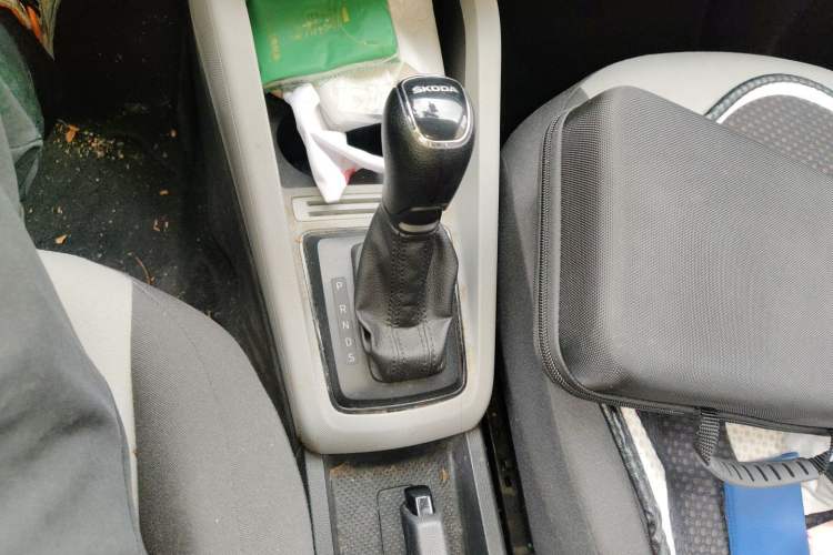 Used Skoda Fabia 2016 1.4L Automatic Car Enjoy Edition Gear Lever