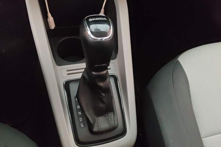 Used Skoda Fabia 2016 1.4L Automatic Car Enjoy Edition Gear Lever