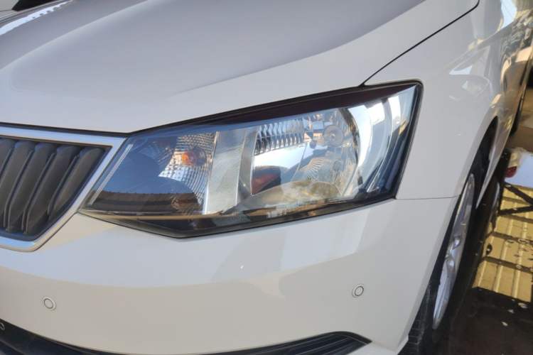 Used Skoda Fabia 2016 1.4L Automatic Car Enjoy Edition Left Front Headlight