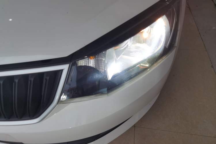 Used Skoda Fabia 2016 1.4L Automatic Car Enjoy Edition Left Front Headlight