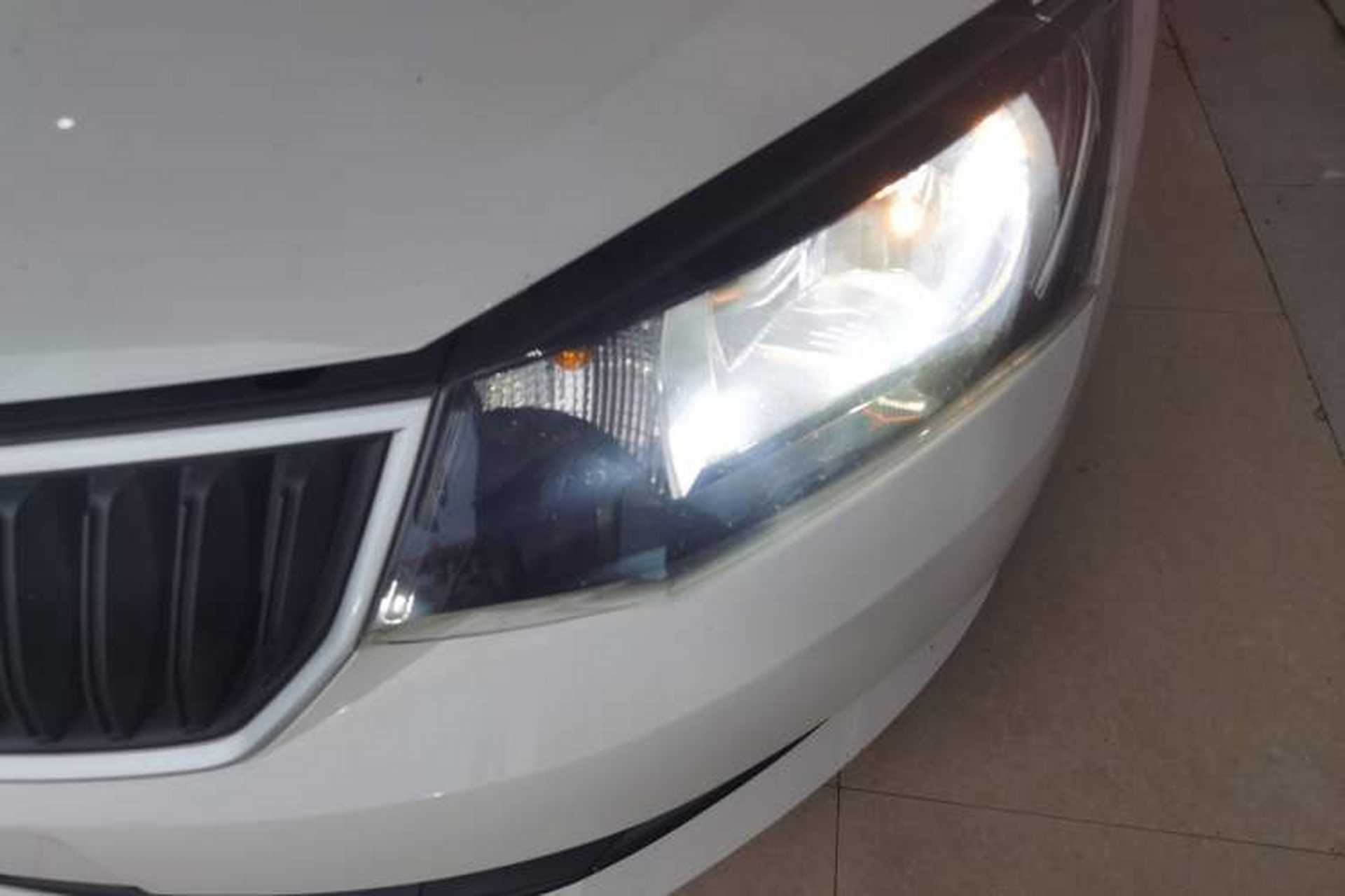 Used Skoda Fabia 2016 1.4L Automatic Car Enjoy Edition Left Front Headlight