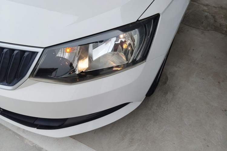 Used Skoda Fabia 2016 1.4L Automatic Car Enjoy Edition Left Front Headlight