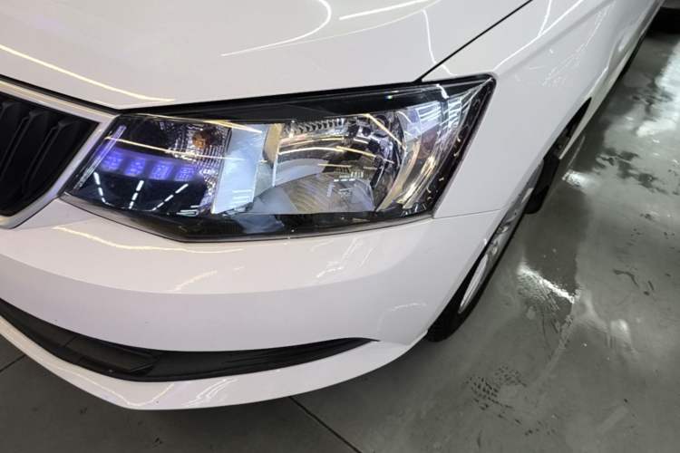 Used Skoda Fabia 2016 1.4L Automatic Car Enjoy Edition Left Front Headlight