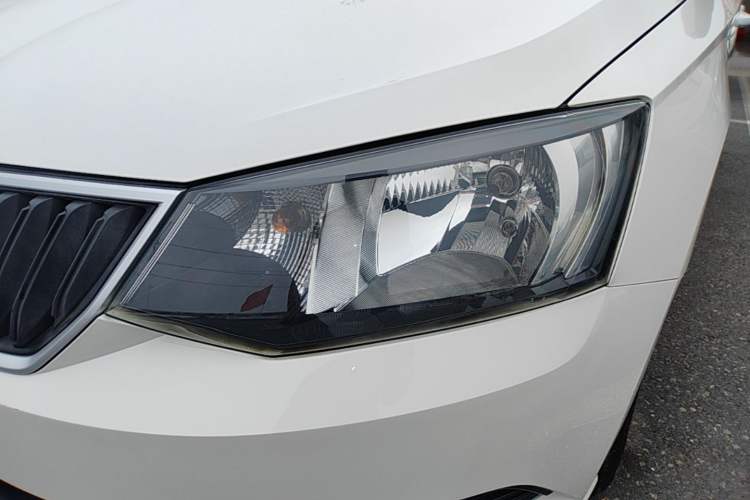 Used Skoda Fabia 2016 1.4L Automatic Car Enjoy Edition Left Front Headlight