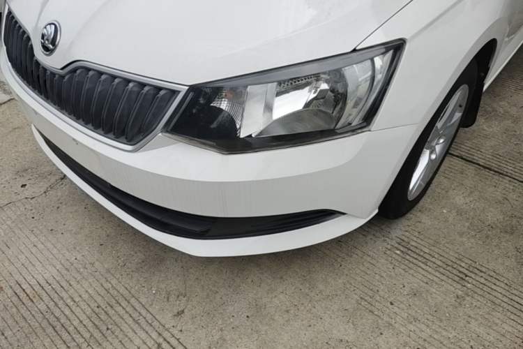 Used Skoda Fabia 2016 1.4L Automatic Car Enjoy Edition Left Front Headlight