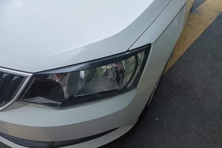 Used Skoda Fabia 2016 1.4L Automatic Car Enjoy Edition Left Front Headlight