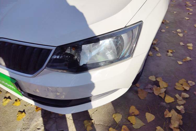 Used Skoda Fabia 2016 1.4L Automatic Car Enjoy Edition Left Front Headlight
