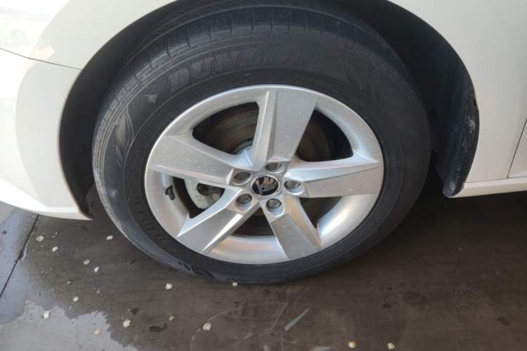 Used Skoda Fabia 2016 1.4L Automatic Car Enjoy Edition Left Front Wheel Hub
