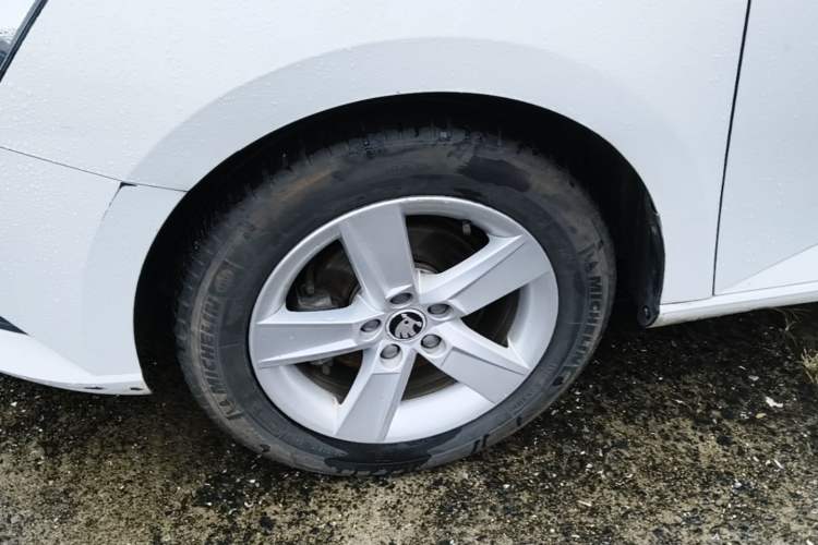 Used Skoda Fabia 2016 1.4L Automatic Car Enjoy Edition Left Front Wheel Hub