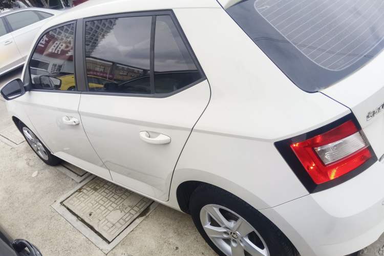 Used Skoda Fabia 2016 1.4L Automatic Car Enjoy Edition Left Side