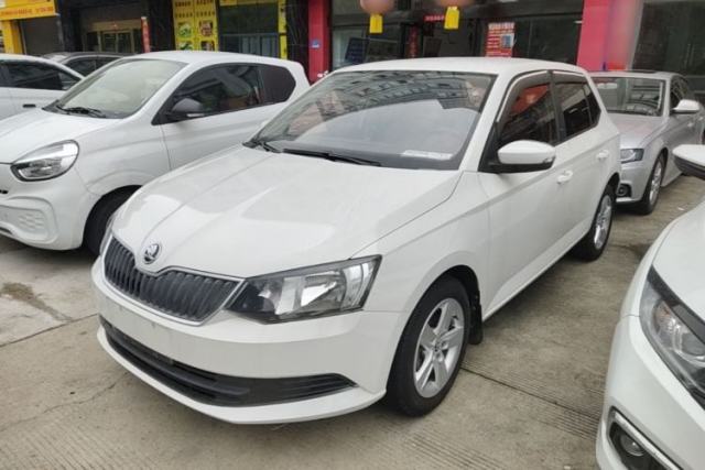 Skoda Fabia 2016 1.4L Automatic Car Enjoy Edition usado