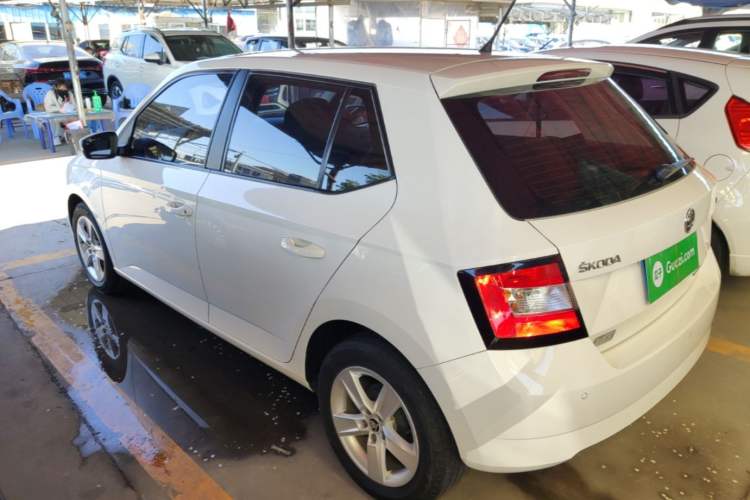 Used Skoda Fabia 2016 1.4L Automatic Car Enjoy Edition Rear Left 45 Deg