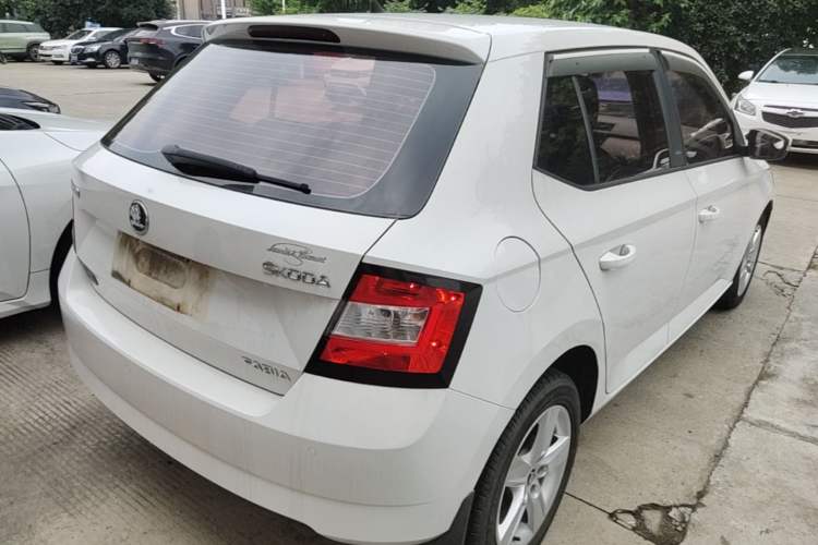 Used Skoda Fabia 2016 1.4L Automatic Car Enjoy Edition Rear Right 45 Deg