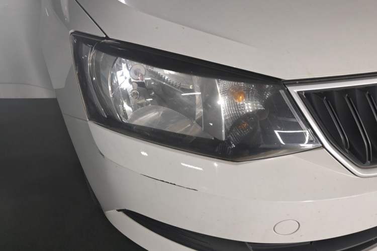 Used Skoda Fabia 2016 1.4L Automatic Car Enjoy Edition Right Front Headlight
