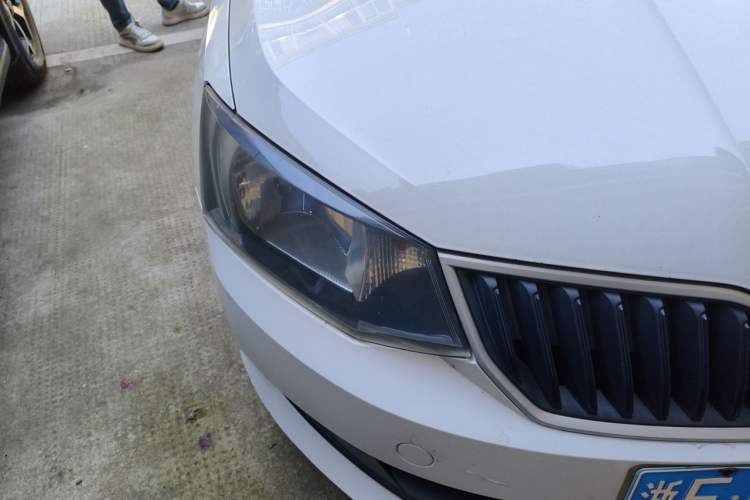 Used Skoda Fabia 2016 1.4L Automatic Car Enjoy Edition Right Front Headlight