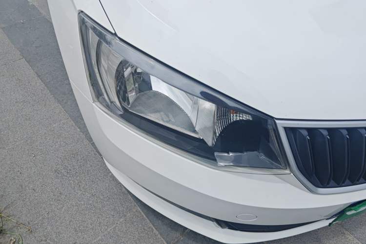 Used Skoda Fabia 2016 1.4L Automatic Car Enjoy Edition Right Front Headlight