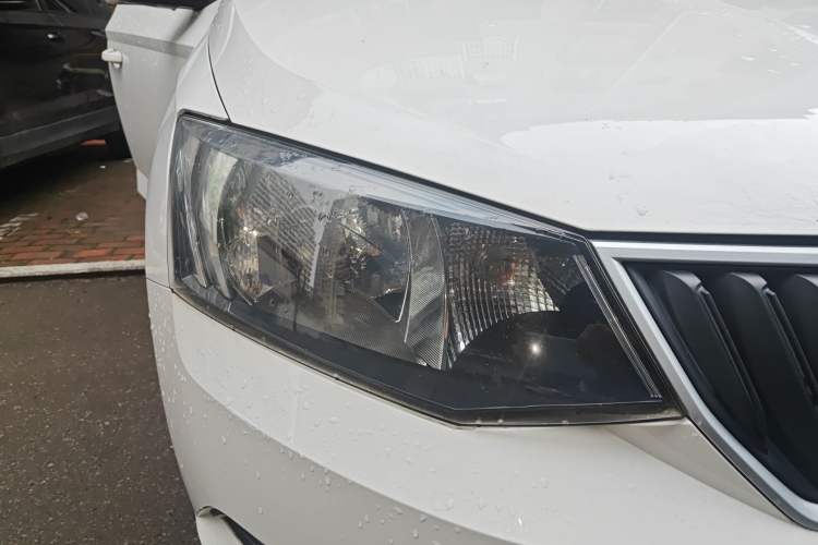 Used Skoda Fabia 2016 1.4L Automatic Car Enjoy Edition Right Front Headlight