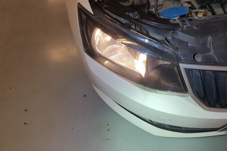 Used Skoda Fabia 2016 1.4L Automatic Car Enjoy Edition Right Front Headlight
