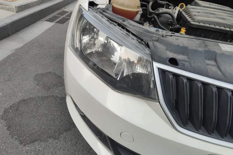 Used Skoda Fabia 2016 1.4L Automatic Car Enjoy Edition Right Front Headlight