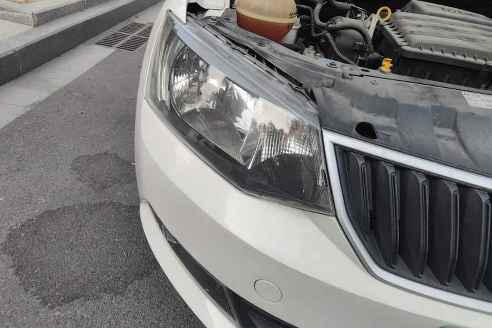 Used Skoda Fabia 2016 1.4L Automatic Car Enjoy Edition Right Front Headlight