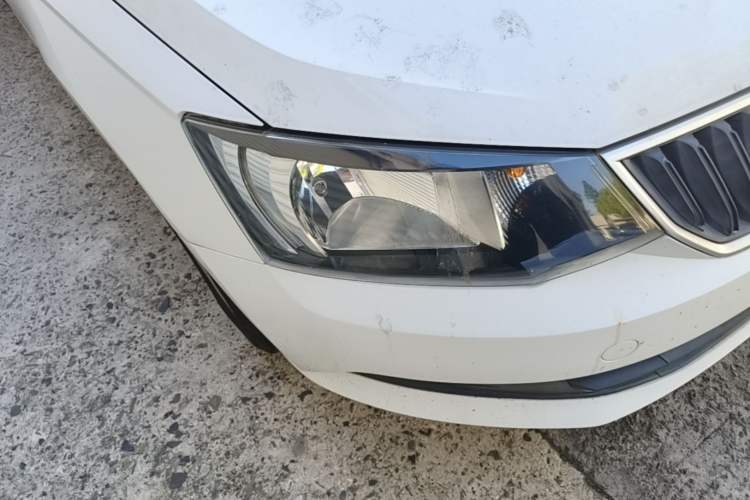 Used Skoda Fabia 2016 1.4L Automatic Car Enjoy Edition Right Front Headlight