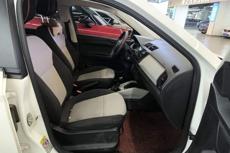Used Skoda Fabia 2016 1.4L Automatic Car Enjoy Edition Right Front Seat