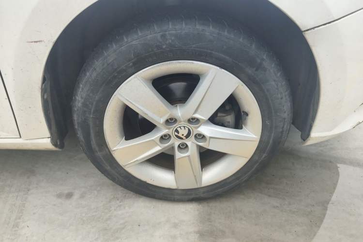 Used Skoda Fabia 2016 1.4L Automatic Car Enjoy Edition Right Front Wheel Hub