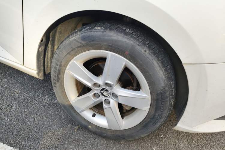 Used Skoda Fabia 2016 1.4L Automatic Car Enjoy Edition Right Front Wheel Hub