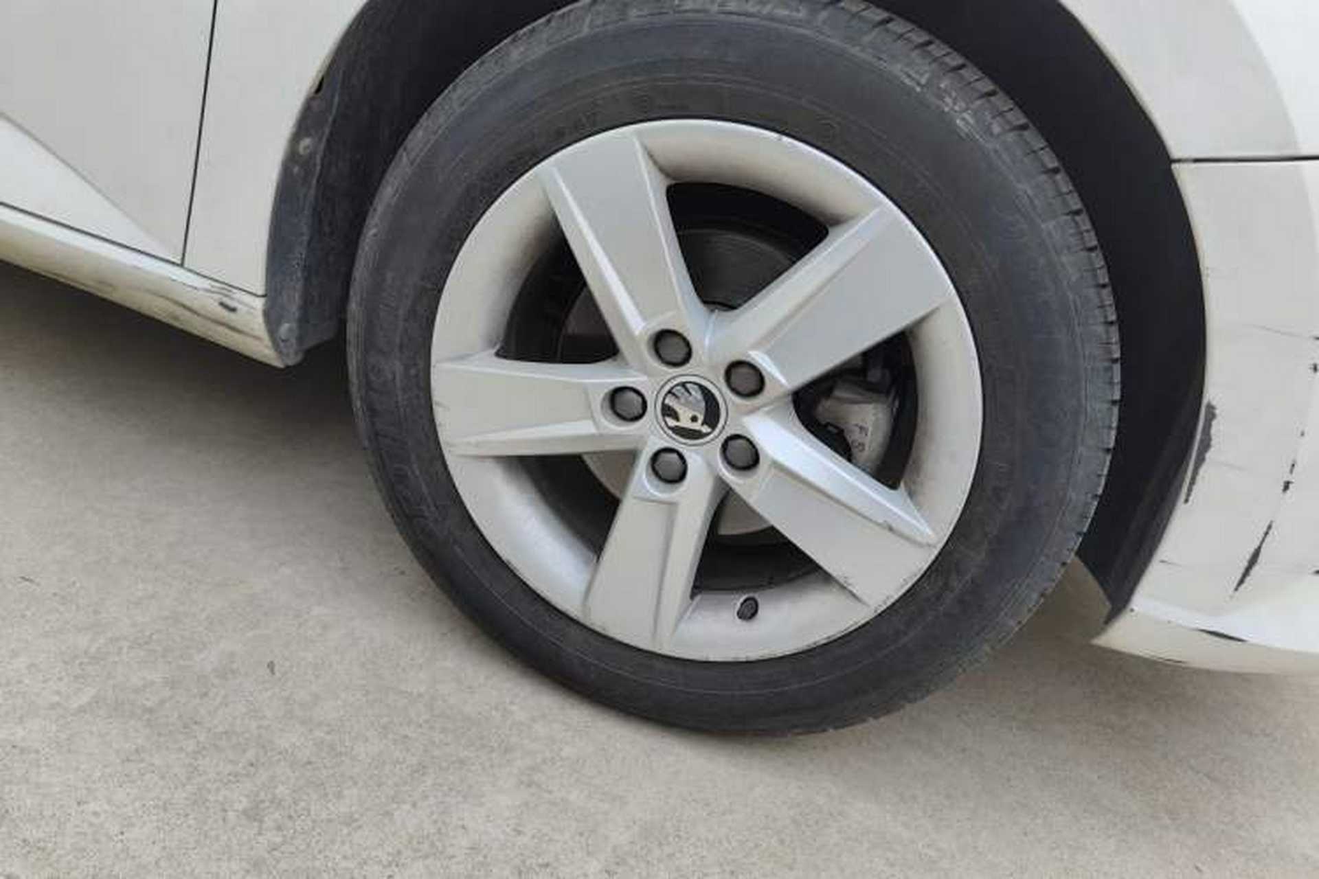 Used Skoda Fabia 2016 1.4L Automatic Car Enjoy Edition Right Front Wheel Hub