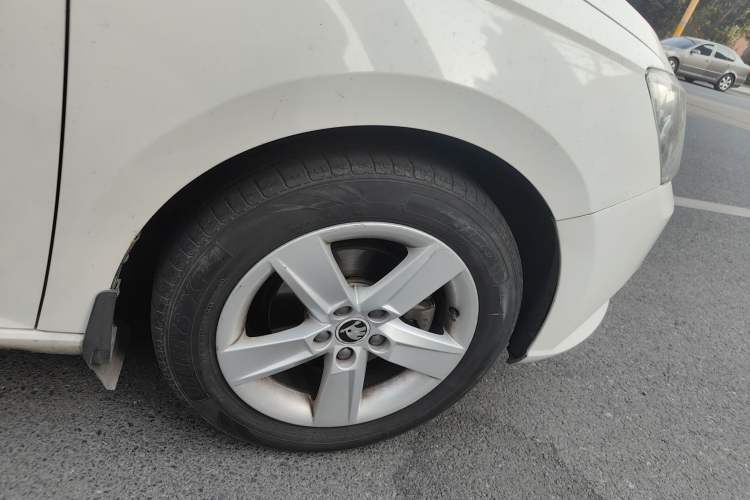 Used Skoda Fabia 2016 1.4L Automatic Car Enjoy Edition Right Front Wheel Hub