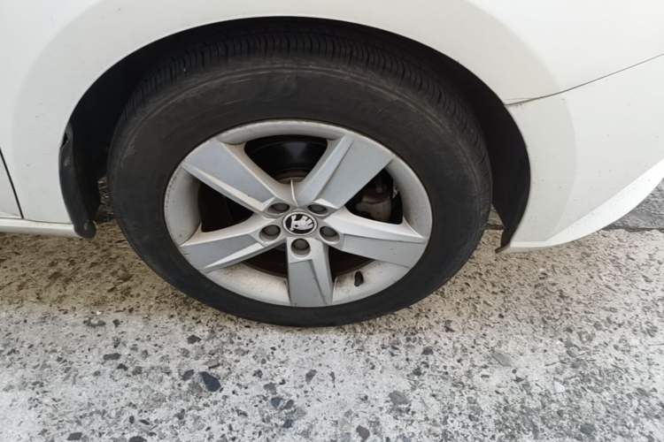 Used Skoda Fabia 2016 1.4L Automatic Car Enjoy Edition Right Front Wheel Hub
