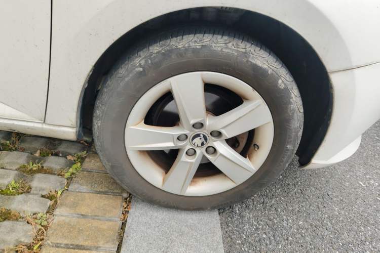 Used Skoda Fabia 2016 1.4L Automatic Car Enjoy Edition Right Front Wheel Hub