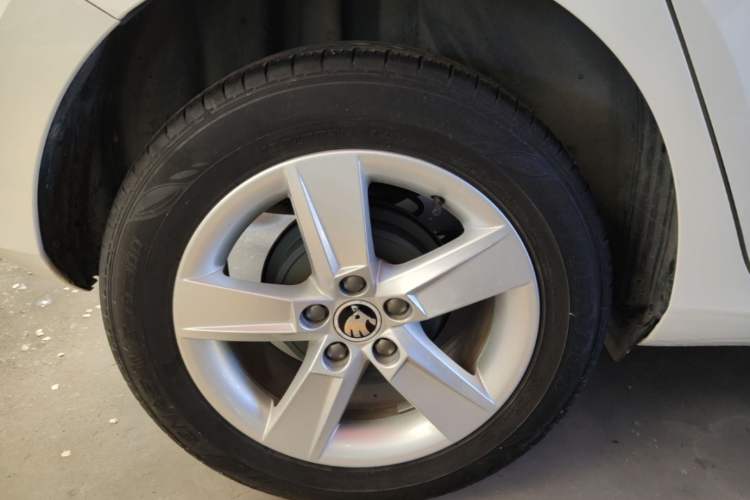 Used Skoda Fabia 2016 1.4L Automatic Car Enjoy Edition Right Rear Wheel Hub