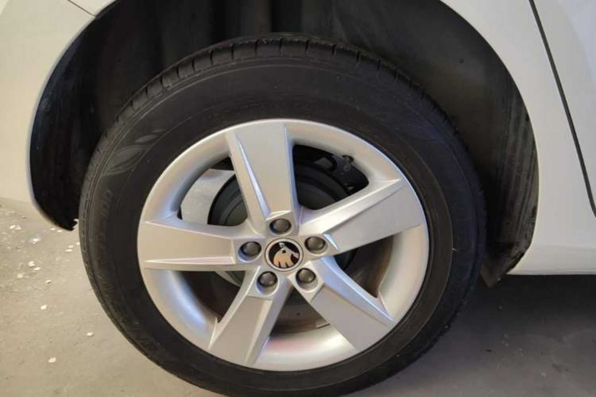 Used Skoda Fabia 2016 1.4L Automatic Car Enjoy Edition Right Rear Wheel Hub