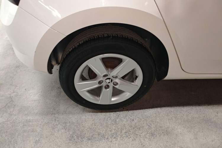 Used Skoda Fabia 2016 1.4L Automatic Car Enjoy Edition Right Rear Wheel Hub