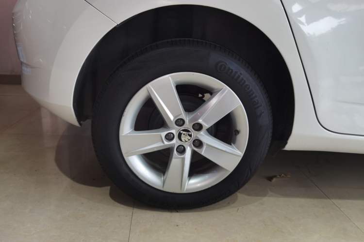 Used Skoda Fabia 2016 1.4L Automatic Car Enjoy Edition Right Rear Wheel Hub