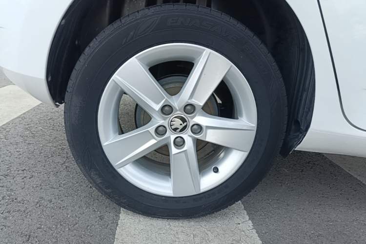 Used Skoda Fabia 2016 1.4L Automatic Car Enjoy Edition Right Rear Wheel Hub
